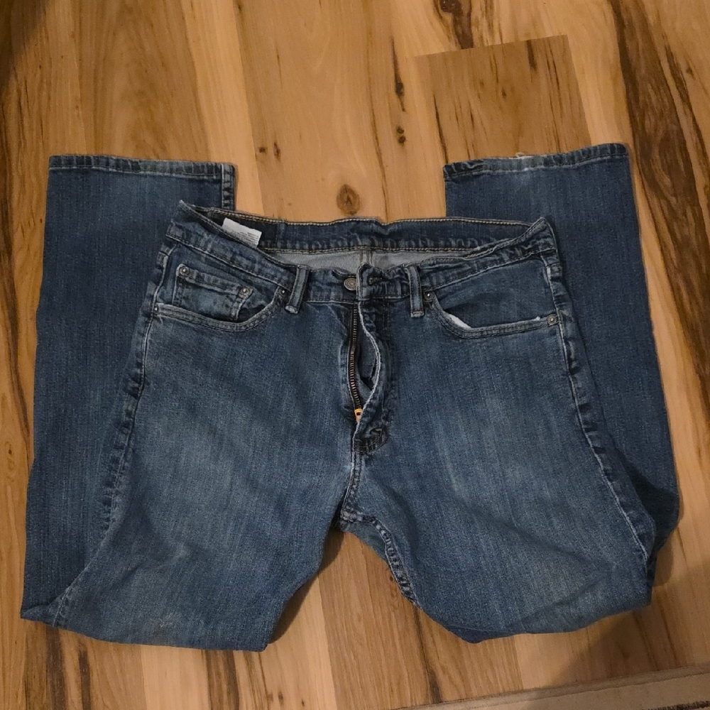 Levi's Straight Fit Denim Jeans in Medium Blue